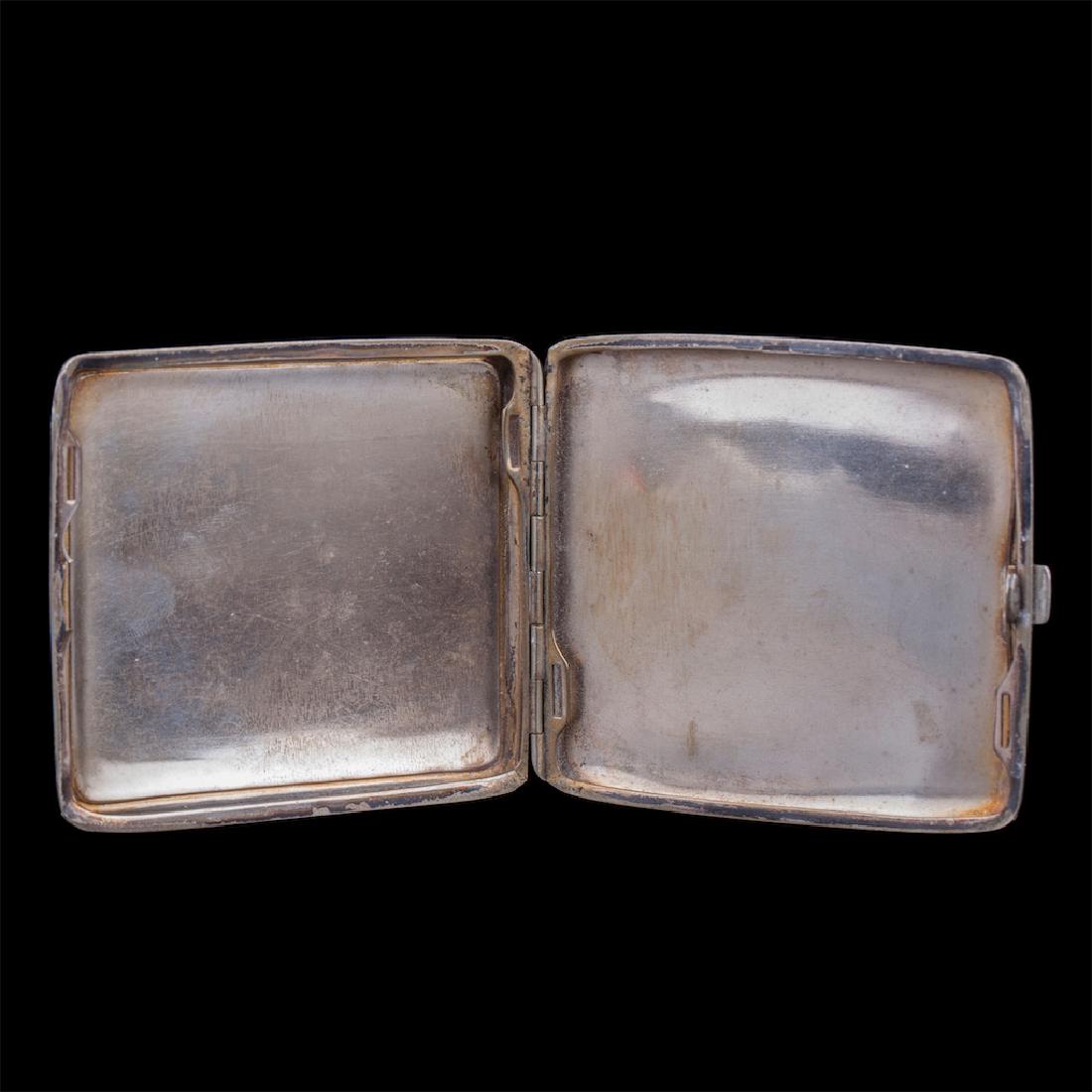 Metal cigarette case with animal — image 3