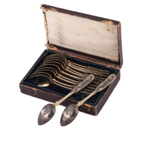 A Russian silver-gilt and niello tea spoons set — image 1