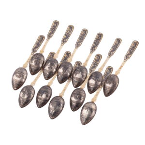 A Russian silver-gilt and niello tea spoons set — image 2