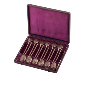 A Russian silver-gilt and niello tea spoons set — image 1