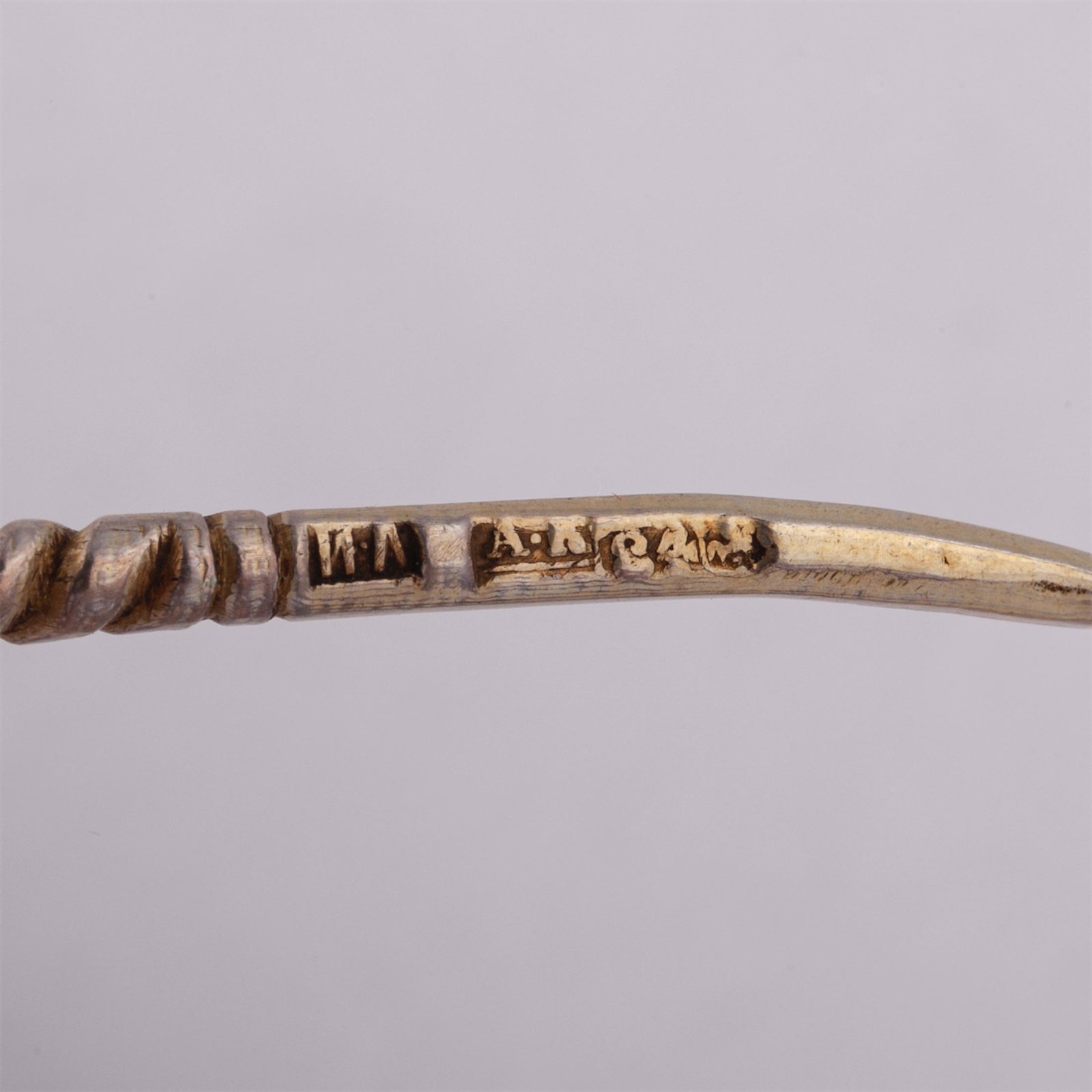 A Russian silver-gilt and niello tea spoons set — image 5