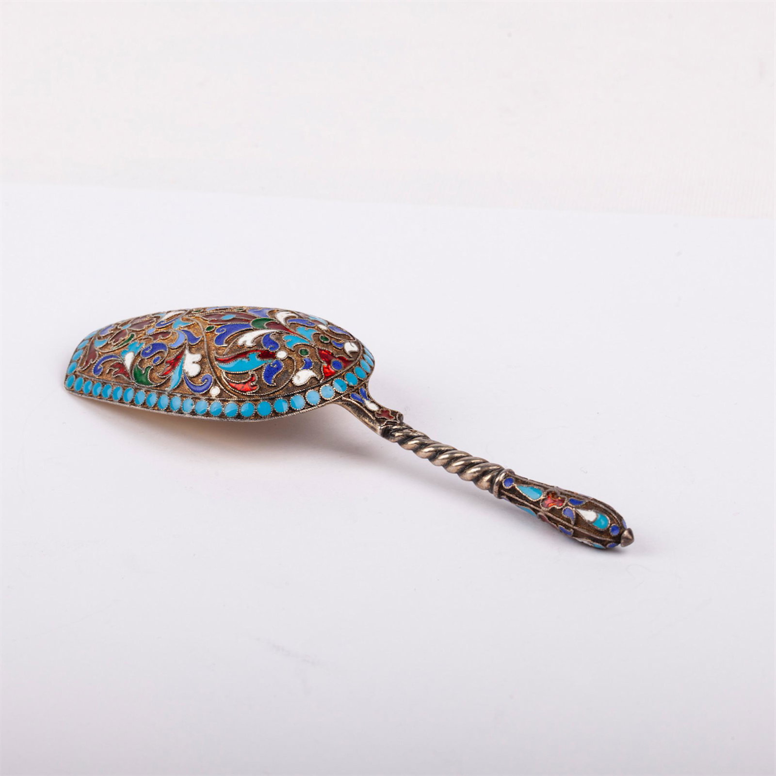 A Russian silver and enamel sugar spoon — image 3