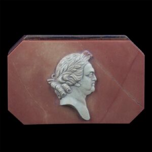 Silver-gilt, jasper casket with Peter bas-relief — image 3