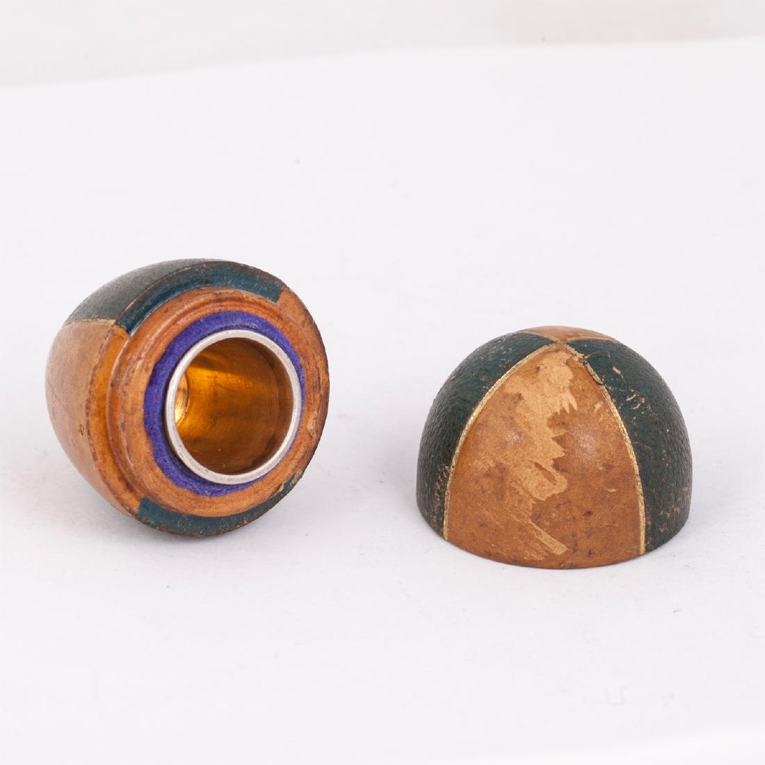 Decorative thimble in a case — image 3