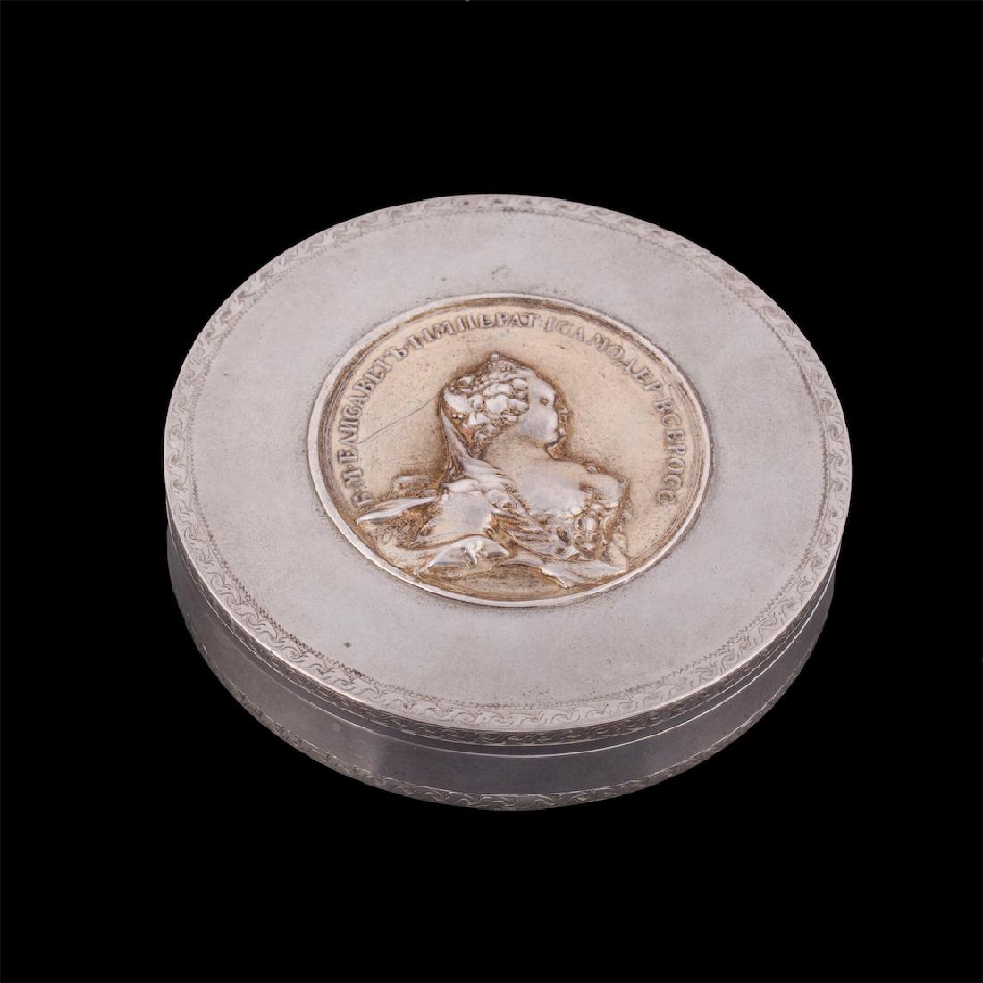 Russian silver rounded snuff box — image 1