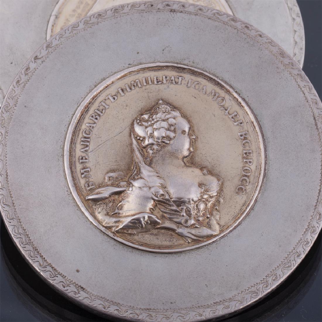 Russian silver rounded snuff box — image 3