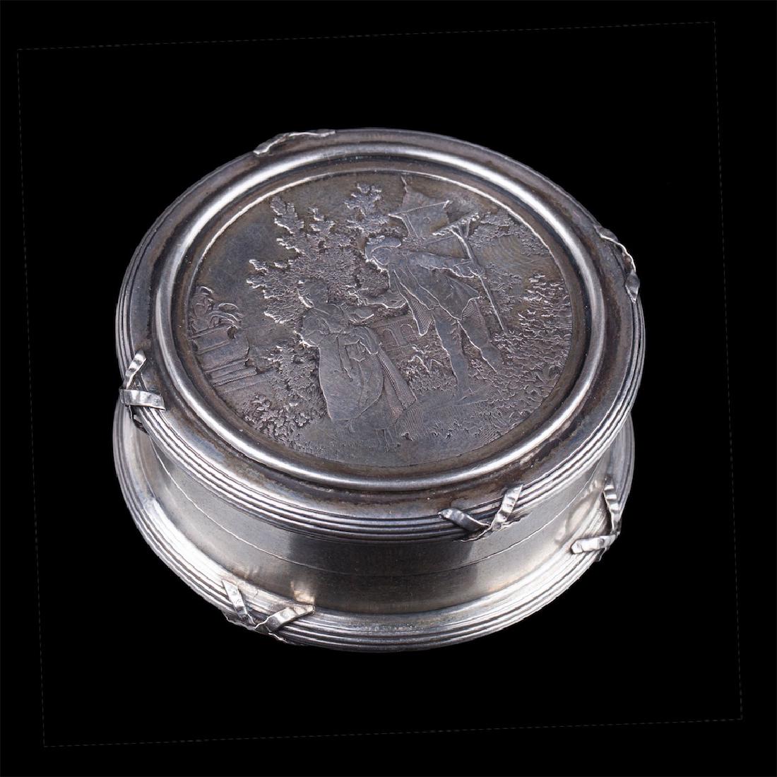Russian silver-gilt small box — image 1