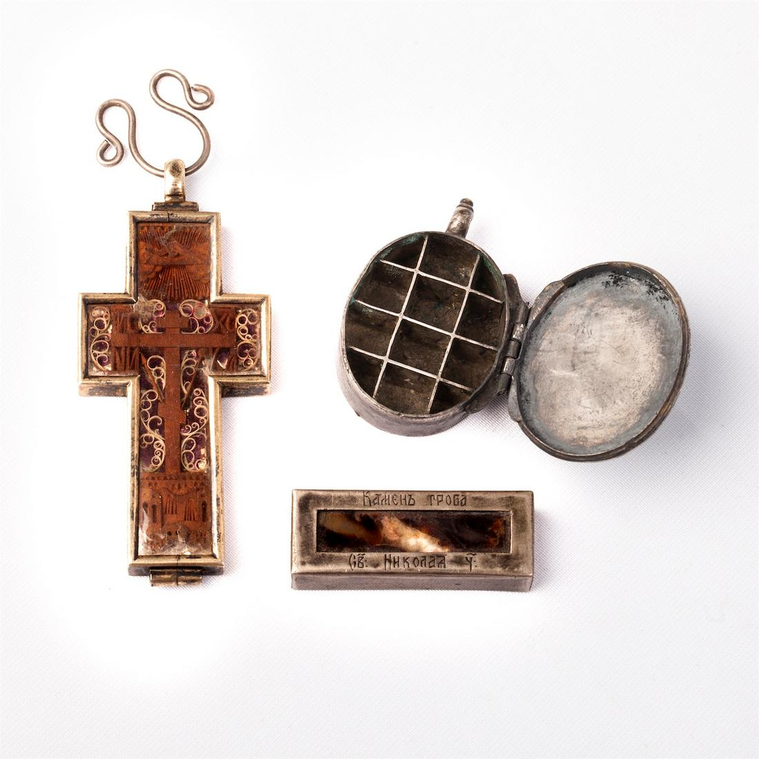 Russian 18th century cross and two reliquaries — image 6
