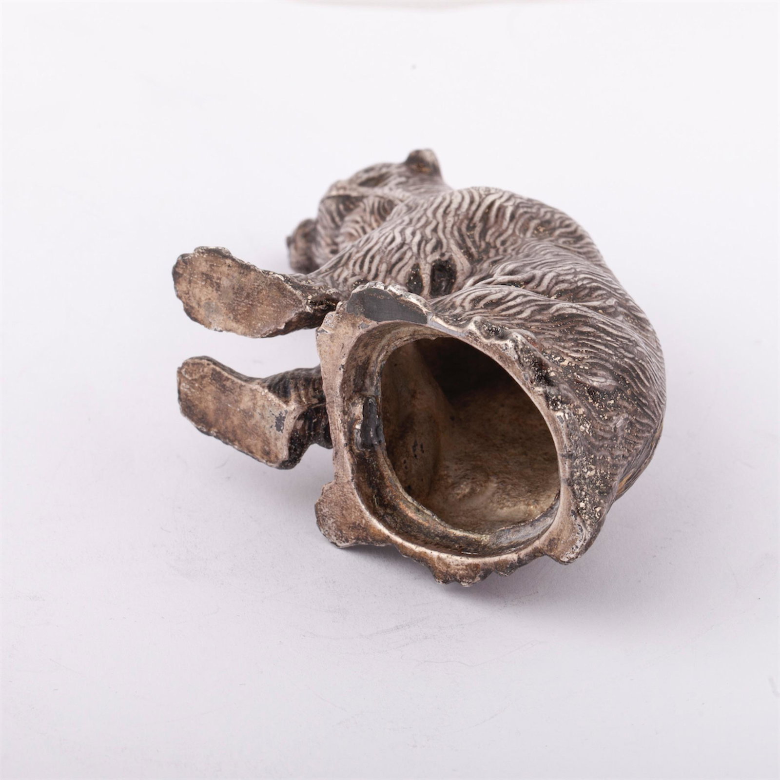 A coin box in the shape of a polar bear — image 4