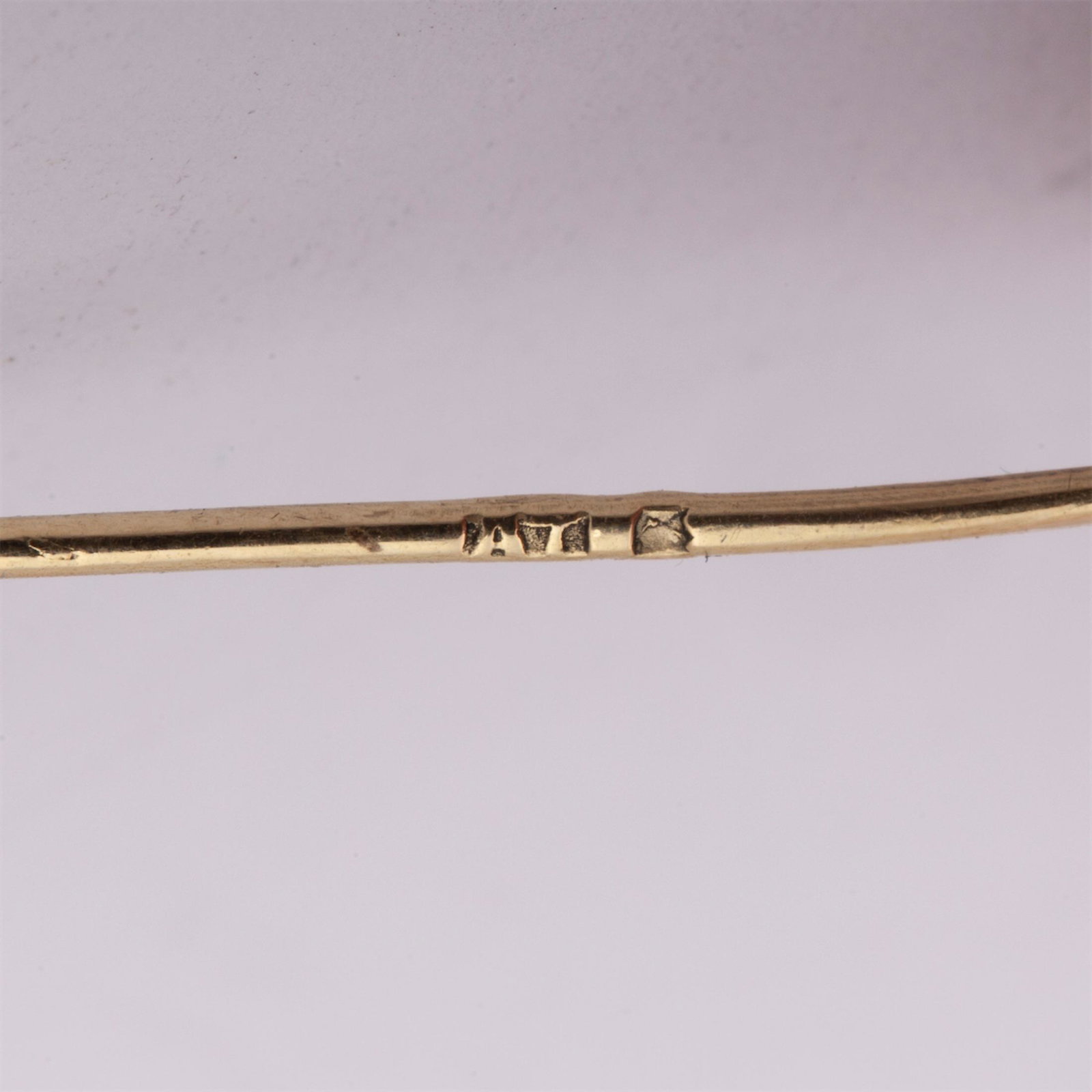 Gold pendant in the shape of a dagger — image 4