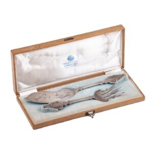 Russian silver-gilt and engraved serving set — image 2