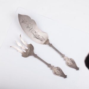 Russian silver-gilt and engraved serving set — image 3