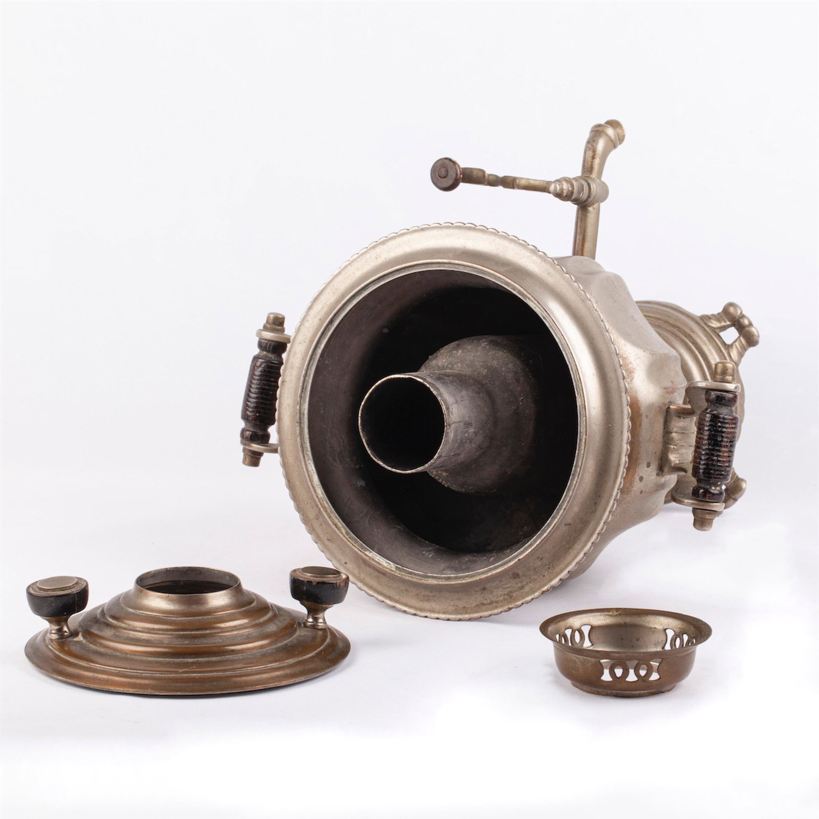 A Russian samovar in the shape of a vase — image 4