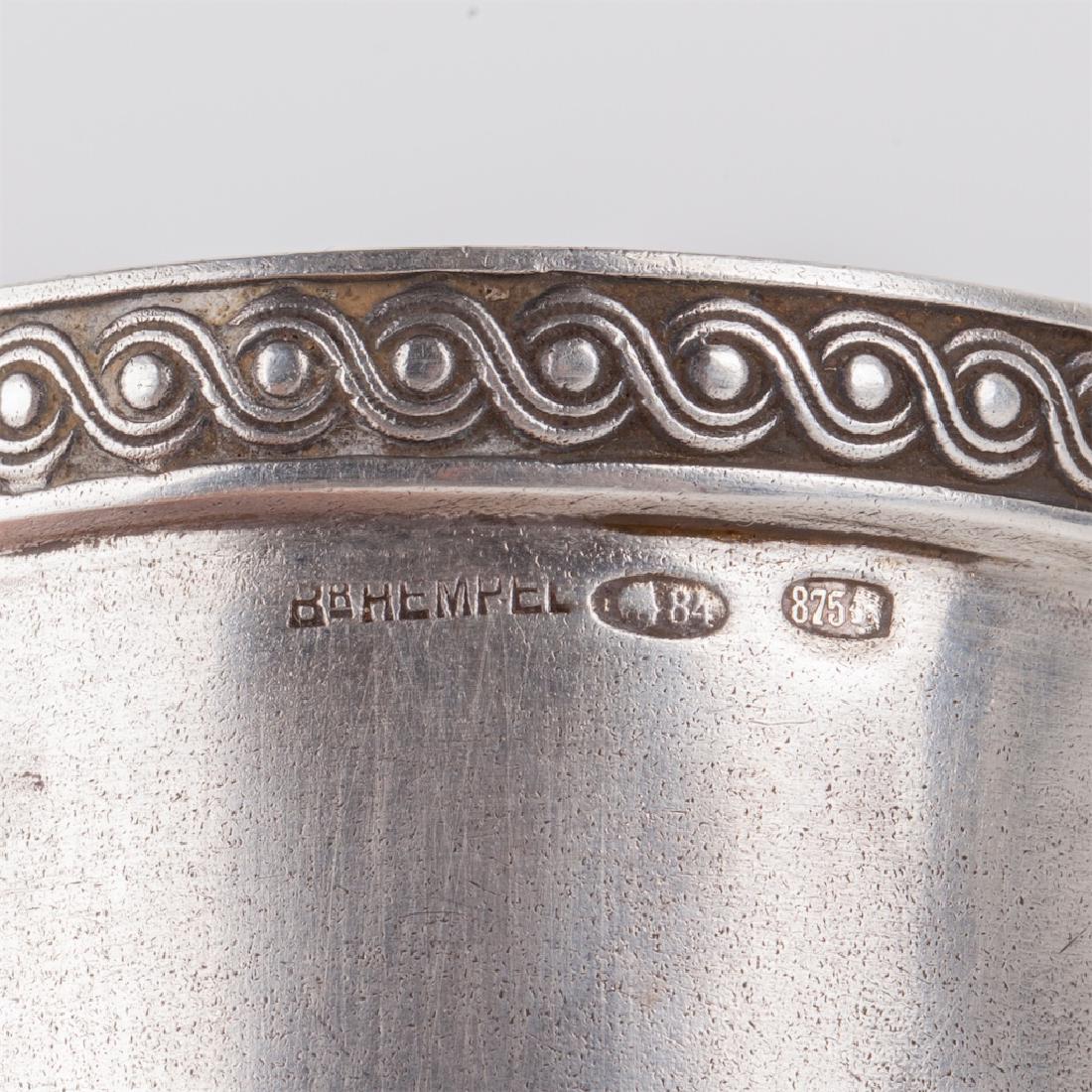 A pair of Russian silver-gilt beakers — image 4