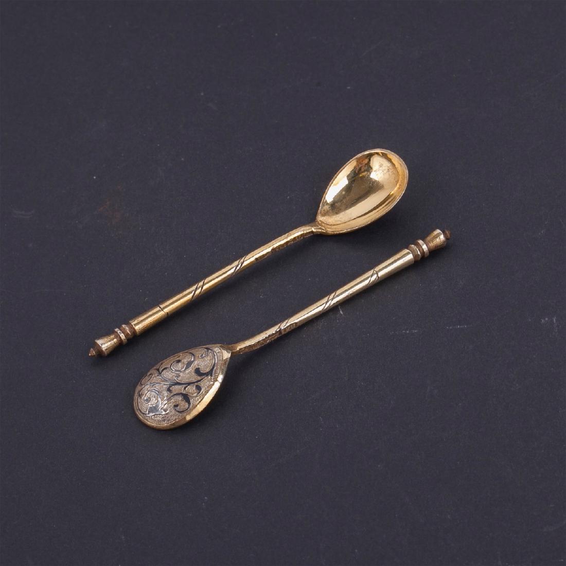 Russian silver-gilt and niello tea spoons set — image 3