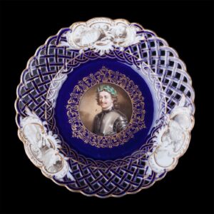 Meissen porcelain plate with Peter I portrait — image 1