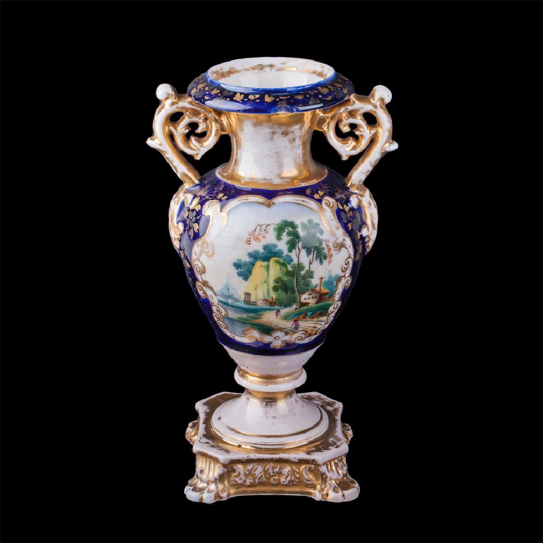 Vase with floral motifs — image 1