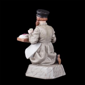 Russian porcelain figure. Gardner factory — image 3