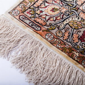 An oriental Hereke rug with silk thread — image 2