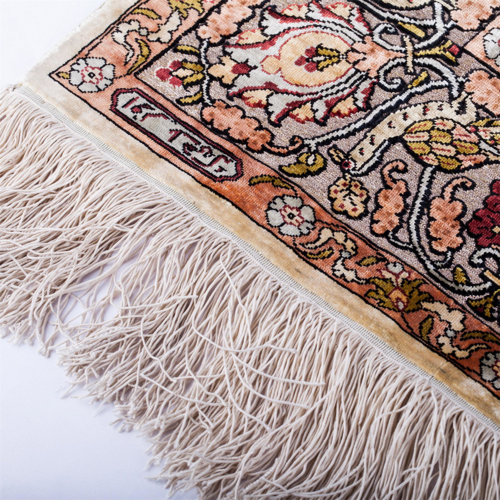An oriental Hereke rug with silk thread — image 2