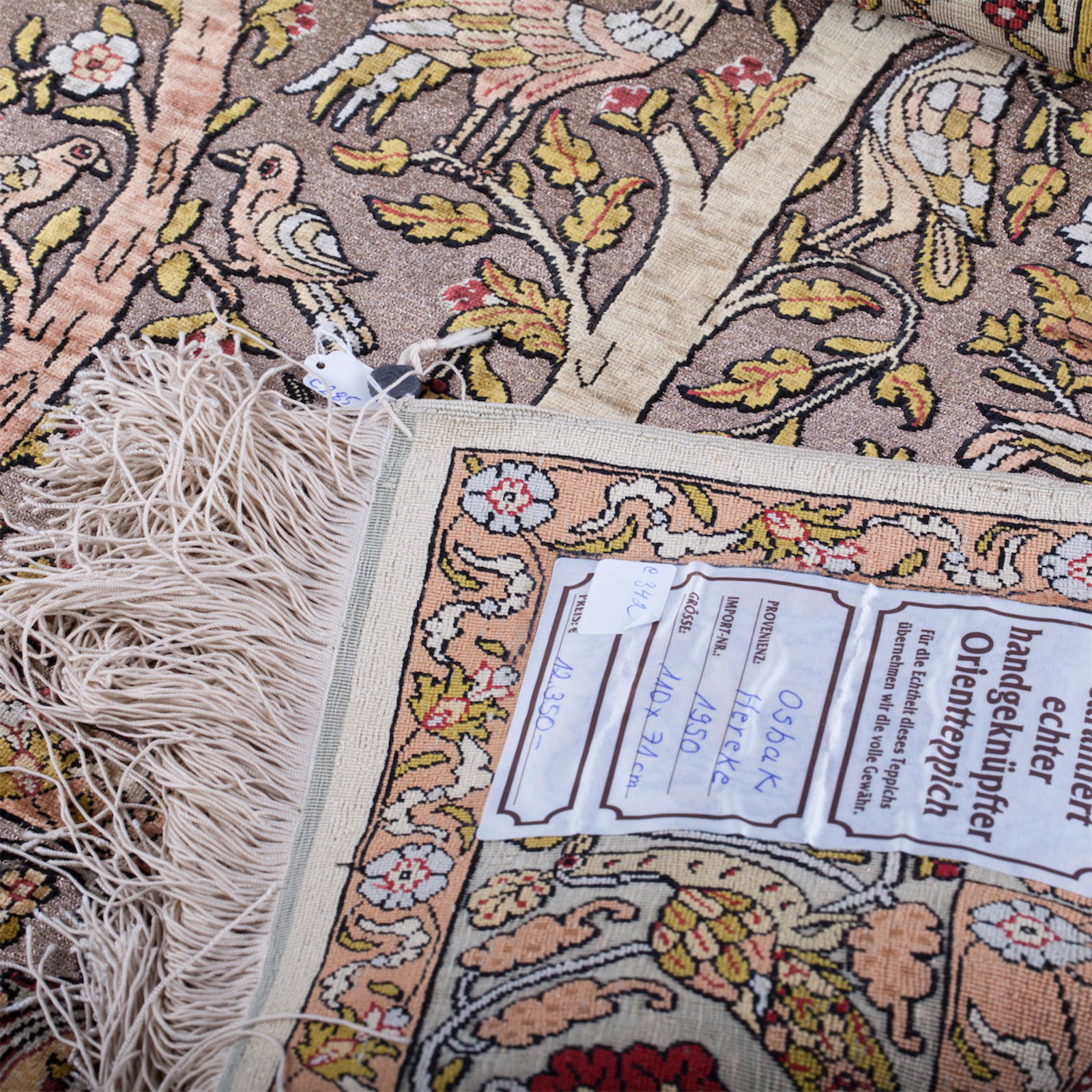 An oriental Hereke rug with silk thread — image 3