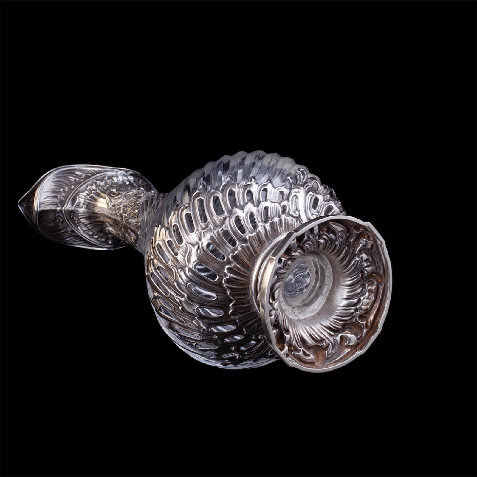 An elegant silver mounted claret jug — image 5