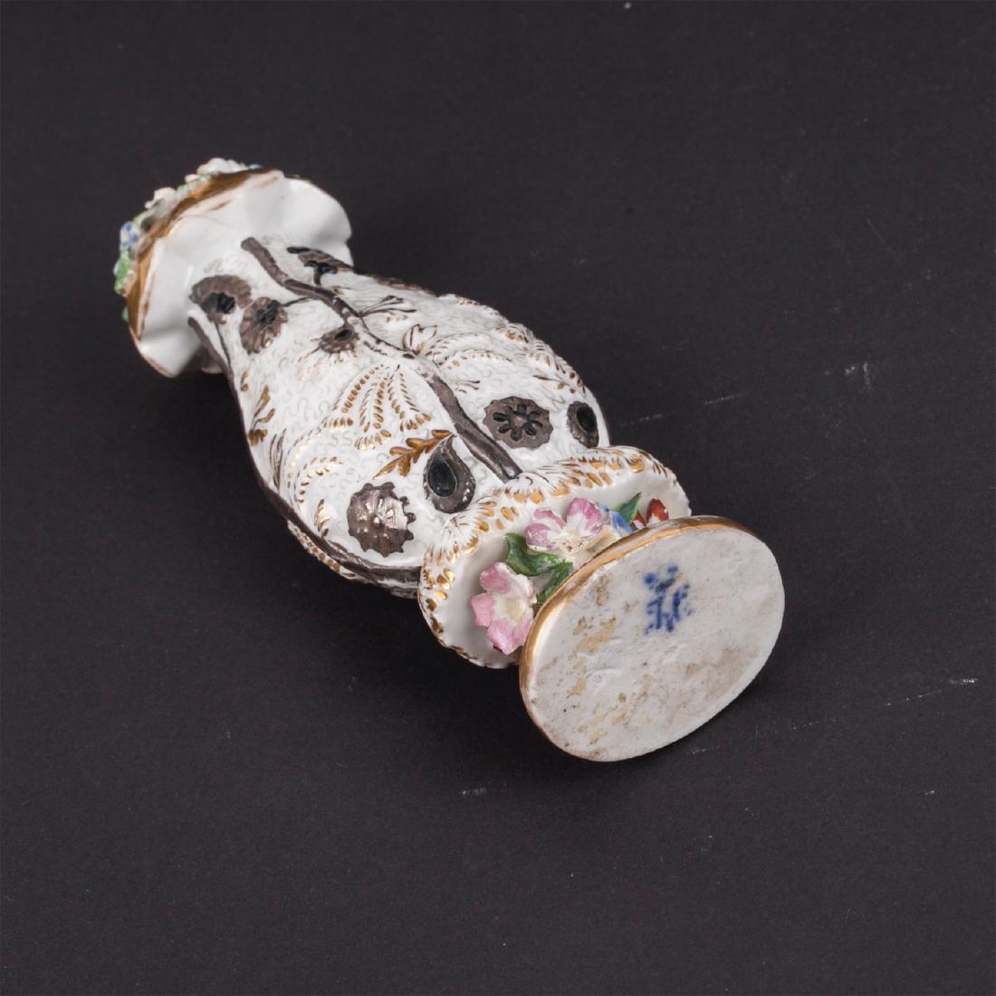 Russian porcelain vase with floral ornamentation — image 3