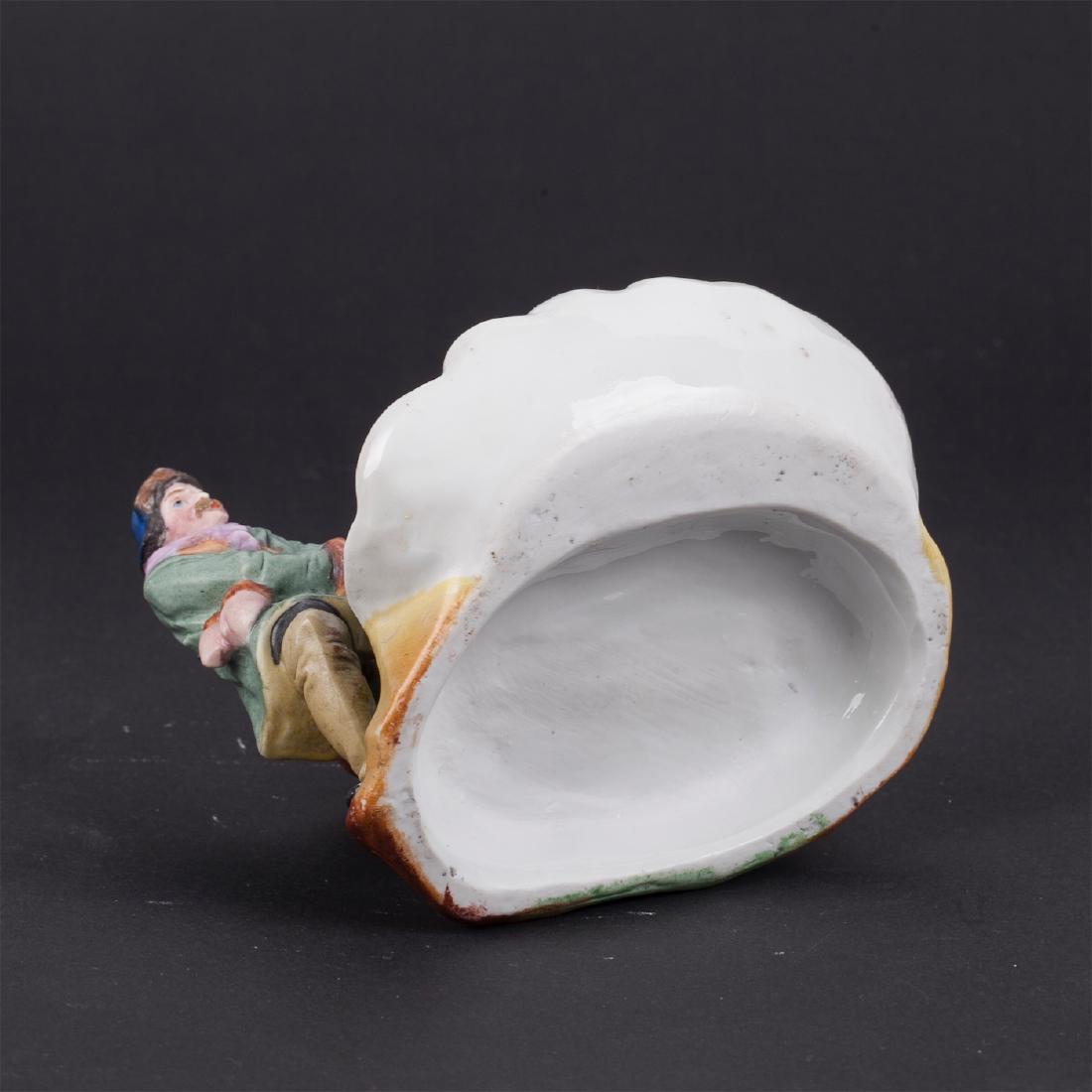 Porcelain pencil cup with a hunting scene — image 3