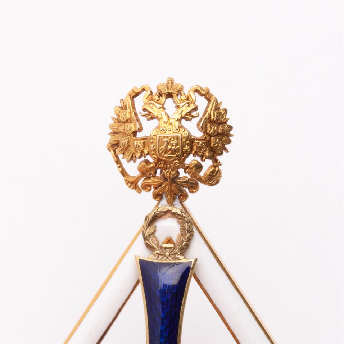 Graduation gold badge of non-medical faculties — image 3
