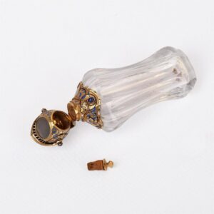 An unusual French gold and sapphire flask — image 5