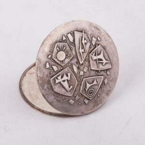 Russian silver powder box with the engraving — image 2