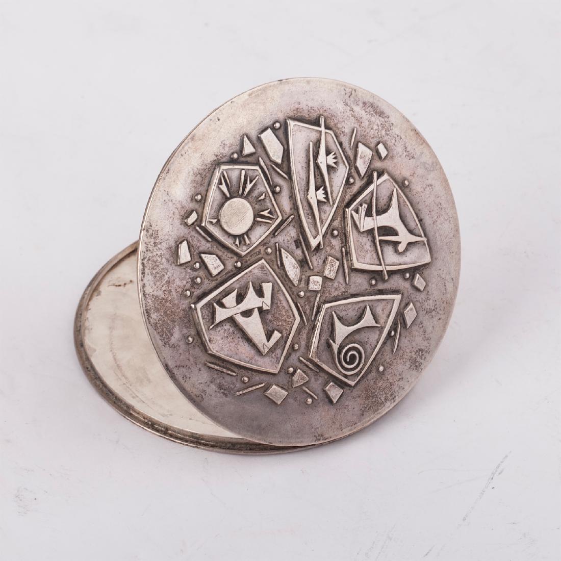 Russian silver powder box with the engraving — image 2