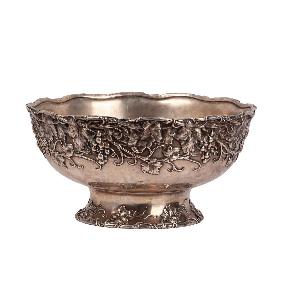 Massive American centerpiece bowl for champagne — image 1
