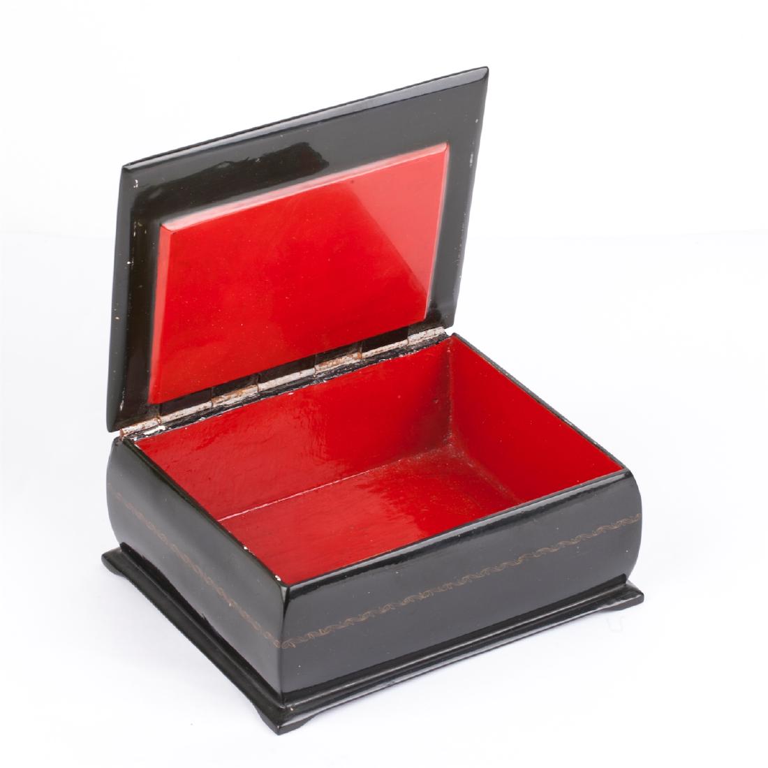 Soviet propaganda AGITLAK box — image 4