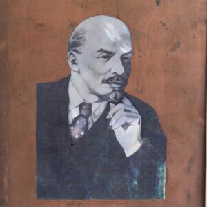 Two plaques: "Lenin" — image 2