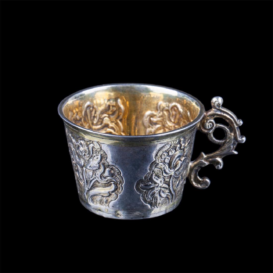 Small Russian silver-gilt beaker — image 1