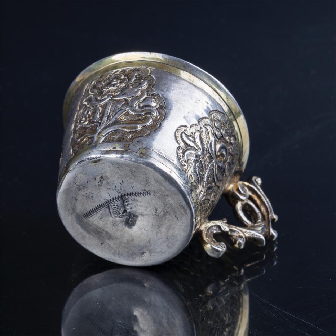 Small Russian silver-gilt beaker — image 4